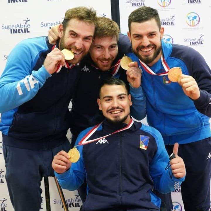 L'atleta paralimpico a Pisa ha vinto un argento individuale e un oro a squadre